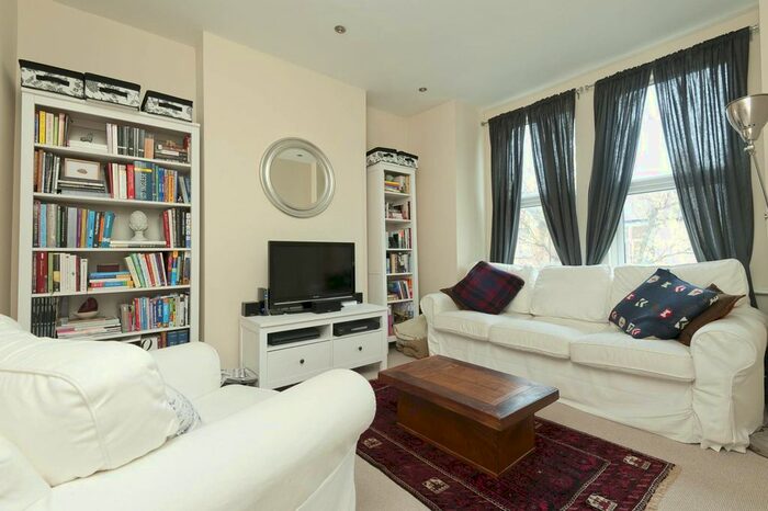 3 Bedroom Flat To Rent In Darwin Road, South Ealing, London, W5