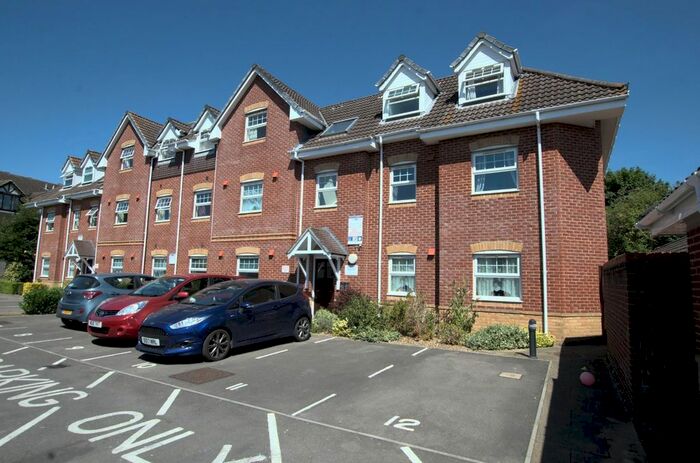 2 Bedroom Flat To Rent In Salisbury Close, Eastleigh, SO50