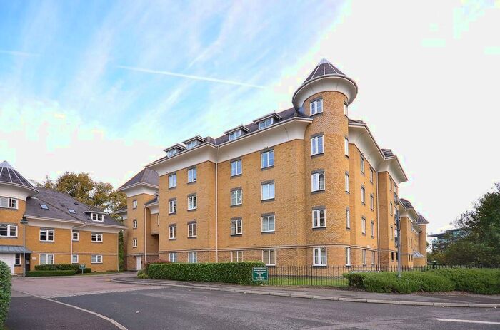 2 Bedroom Flat To Rent In Century Court, Woking, GU21