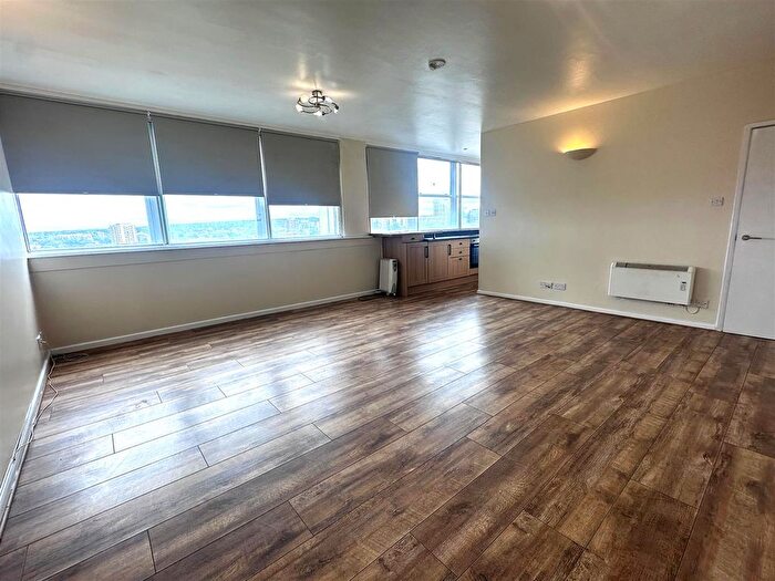 3 Bedroom Flat To Rent In Whitehorse Road, Croydon, CR0