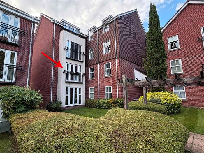 2 Bedroom Flat For Sale In Birch Meadow Close, Warwick, CV34