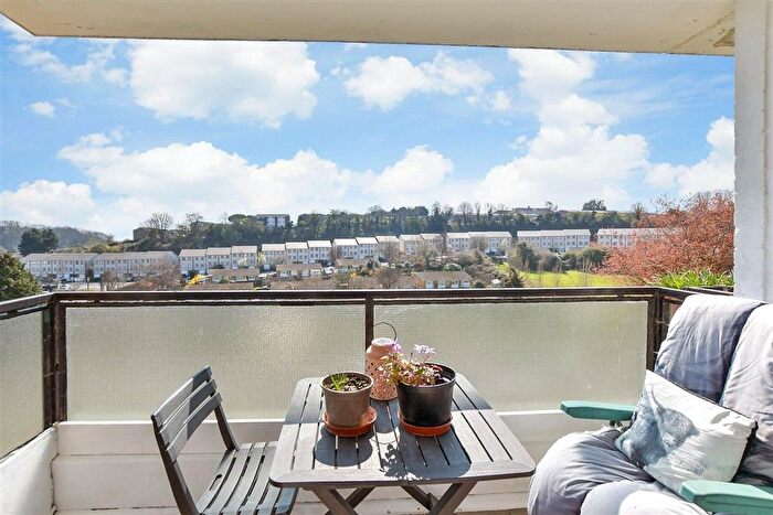 2 Bedroom Flat For Sale In Collingwood Rise, Folkestone, Kent, CT20