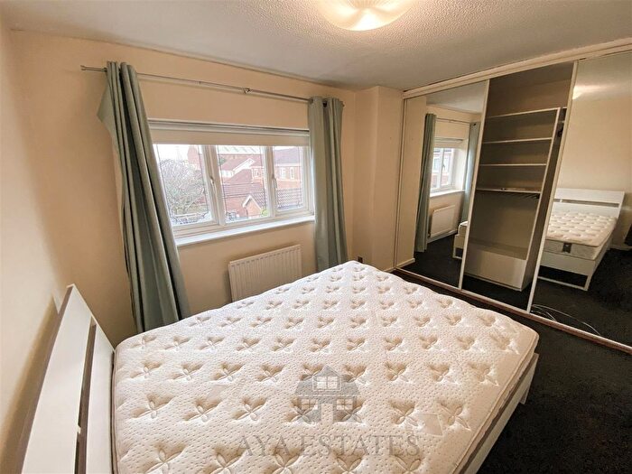 3 Bedroom End Of Terrace House For Sale In Mease Croft, Birmingham, B9