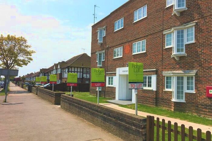 1 Bedroom Flat To Rent In Kingsway, George V Avenue, Goring-By-Sea, Worthing, BN11