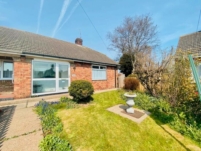 2 Bedroom Bungalow For Sale In Headlands Drive, Aldbrough, Hull, HU11