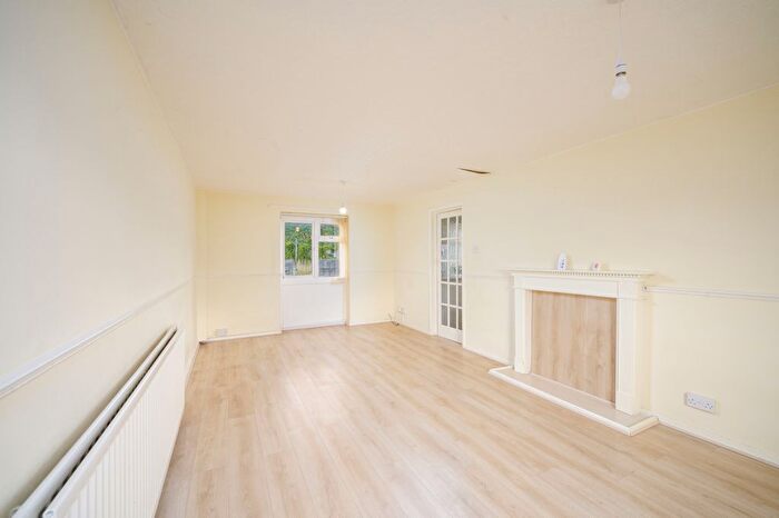 3 Bedroom Semi-Detached House For Sale In Coleridge Road, Birmingham, B43