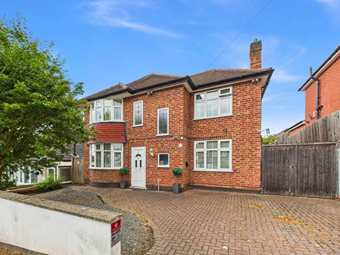 3 Bedroom Detached House For Sale In Jarvis Avenue, Nottingham, NG3