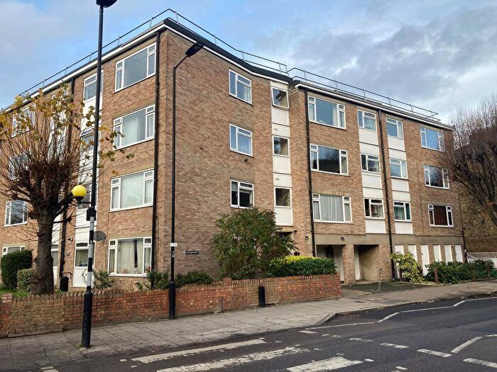 1 Bedroom Flat To Rent In Queens Drive, London, N4