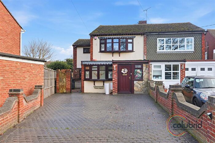 5 Bedroom Semi Detached House For Sale In Rushbottom Lane, Benfleet, SS7
