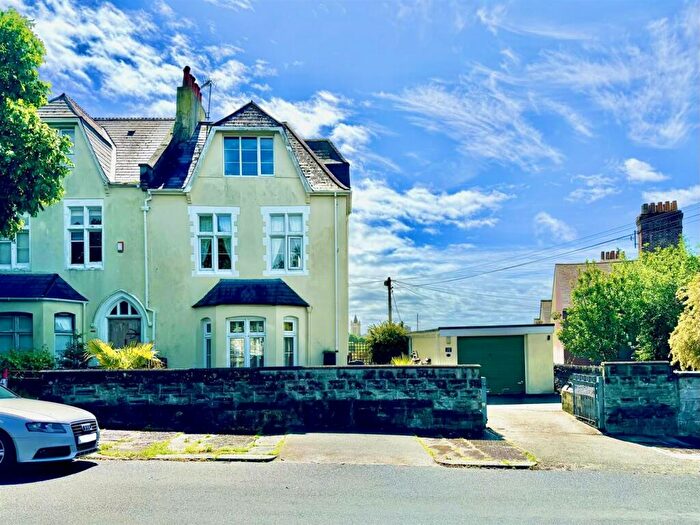 4 Bedroom End Of Terrace House For Sale In Stoke, Plymouth, PL1