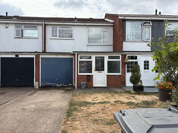 3 Bedroom Terraced House To Rent In Robin Hood Close, Slough, SL1