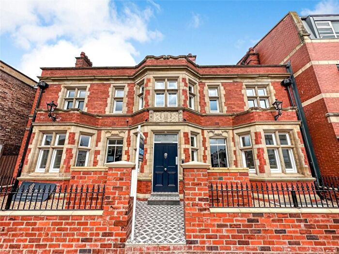 2 Bedroom Flat To Rent In Wilmslow Road, Manchester, Greater Manchester, M20