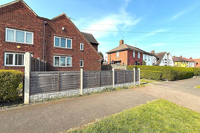 3 Bedroom Semi-Detached House To Rent In Mauncer Crescent, Sheffield, S13
