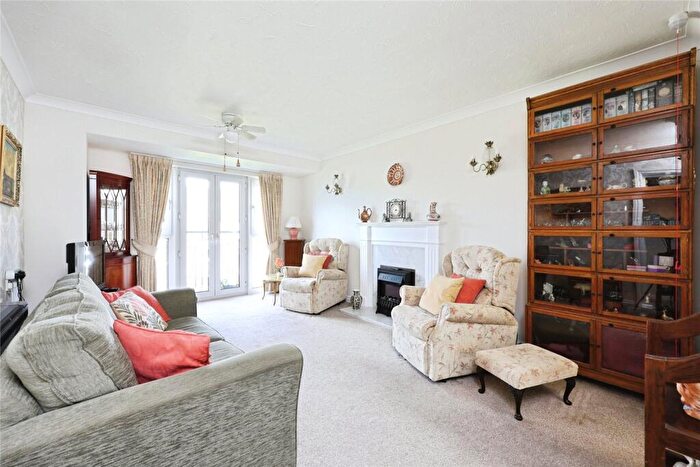 2 Bedroom Apartment For Sale In Briary Court, Cowes, PO31