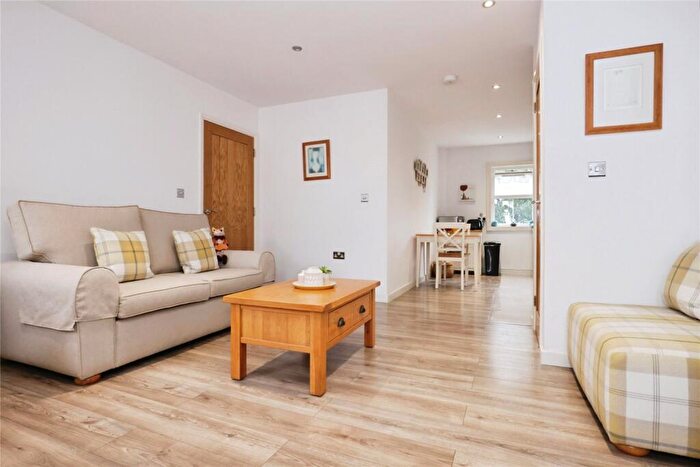 2 Bedroom Flat For Sale In West Bar Street, Banbury, Oxfordshire, OX16
