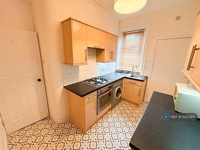 2 Bedroom Flat To Rent In Wingrove Road, Newcastle Upon Tyne, NE4