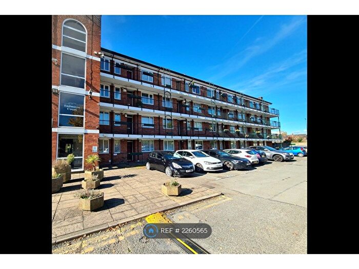 2 Bedroom Flat To Rent In Redmires Court, Salford, M5