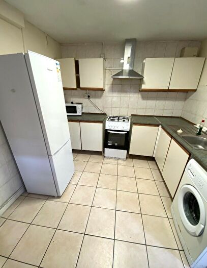2 Bedroom Flat To Rent In Green Street, Cardiff(City), CF11