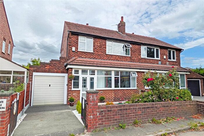 3 Bedroom Semi Detached House For Sale In Manchester Road, Denton, Tameside, M34