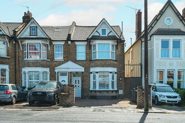1 Bedroom Flat For Sale In Woodville Road, Thornton Heath, CR7