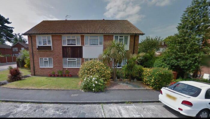 2 Bedroom Maisonette To Rent In Thwaite Close, Erith, DA8