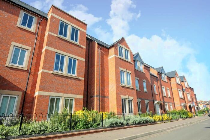 2 Bedroom Flat For Sale In Banbury, Oxfordshire, OX16