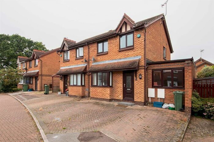4 Bedroom Semi-Detached House To Rent In Aintree Close, Bletchley, Milton Keynes, MK3