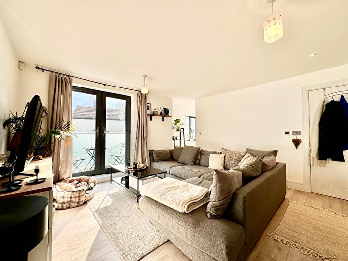 2 Bedroom Apartment To Rent In Cherry Orchard Road, Croydon, London, CR0