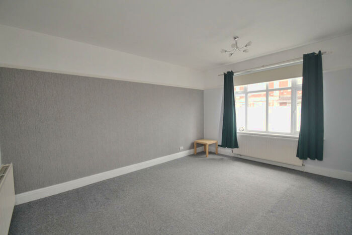 2 Bedroom Flat To Rent In Kingswood Road, Fallowfield, Manchester, M14