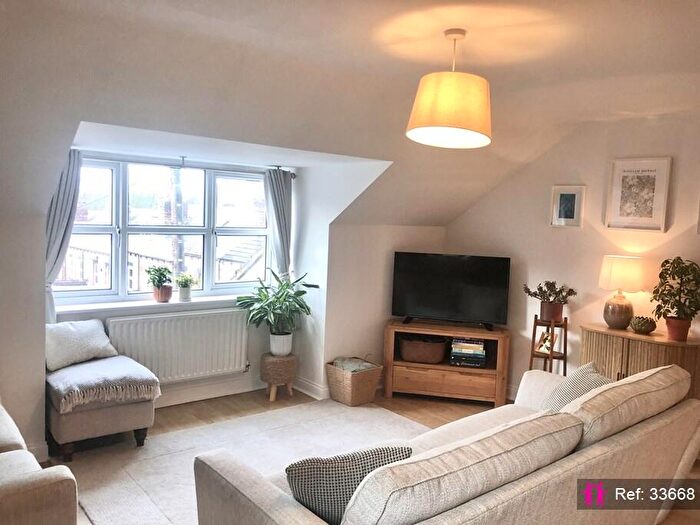2 Bedroom Apartment For Sale In Vicarage Mews, Leeds, LS5