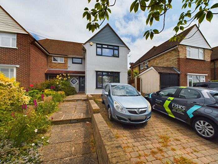 3 Bedroom Semi Detached House For Sale In Alexandra Road, Benfleet, SS7