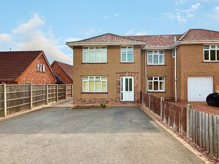 3 Bedroom Semi-Detached House For Sale In Clevedon Road, Nailsea, North Somerset, BS48