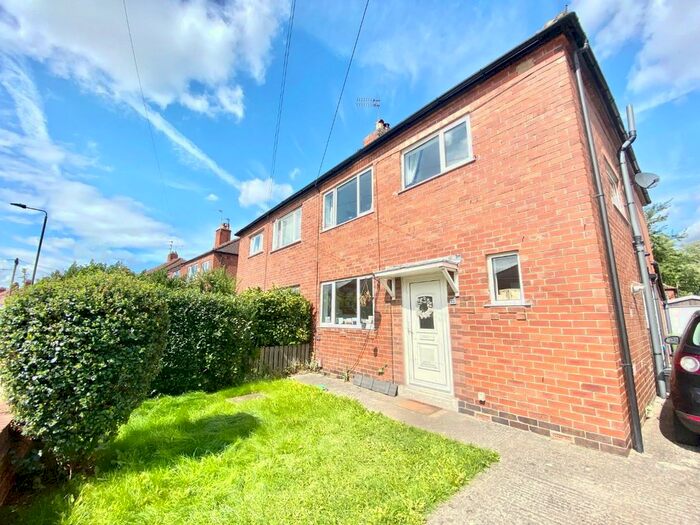 3 Bedroom Semi-Detached House To Rent In Danum Road, York, YO10