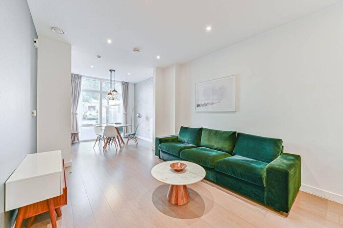 3 Bedroom House To Rent In Handley Drive, Kidbrooke, London, SE3