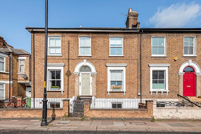 1 Bedroom Flat To Rent In Evelina Road, Nunhead, SE15
