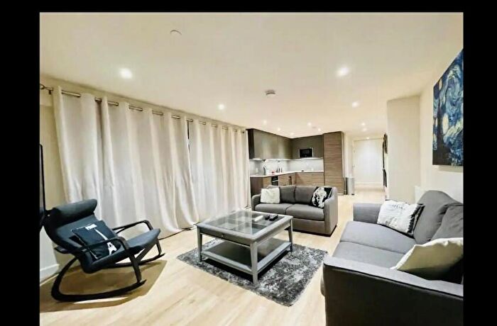 2 Bedroom Flat To Rent In Beaufort Square, London, NW9
