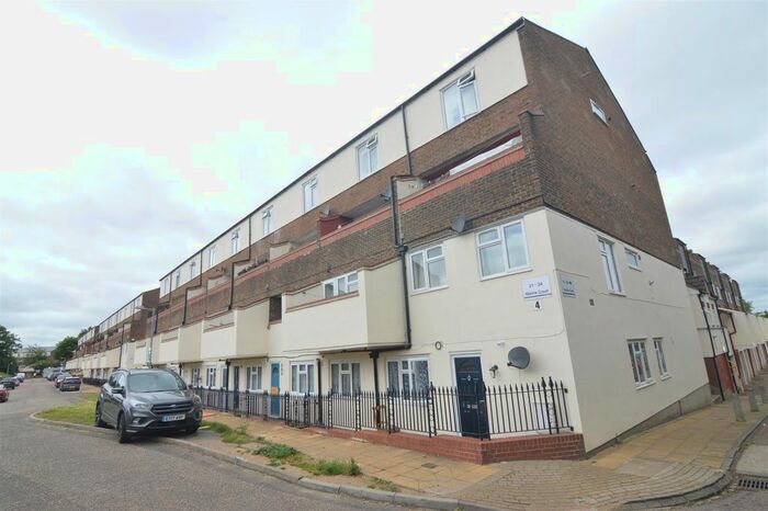 2 Bedroom Flat To Rent In Centurion Way, Purfleet, RM19