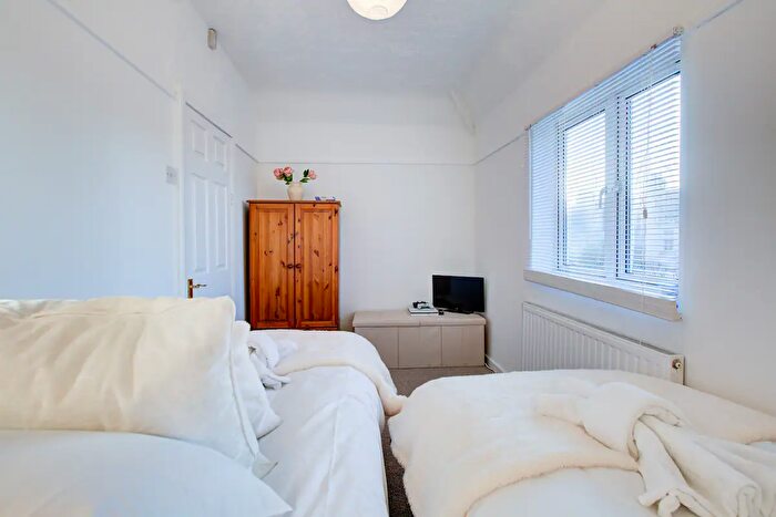 2 Bedroom Terraced House For Sale In Egham Road, London, E13