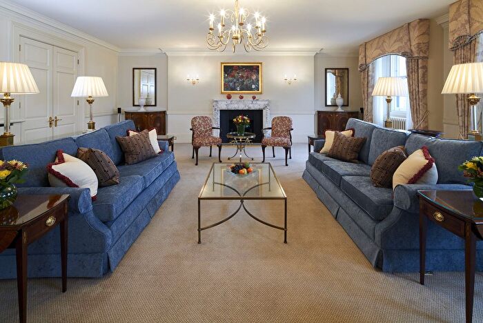 3 Bedroom Flat To Rent In Hyde Park Gate, London, SW7