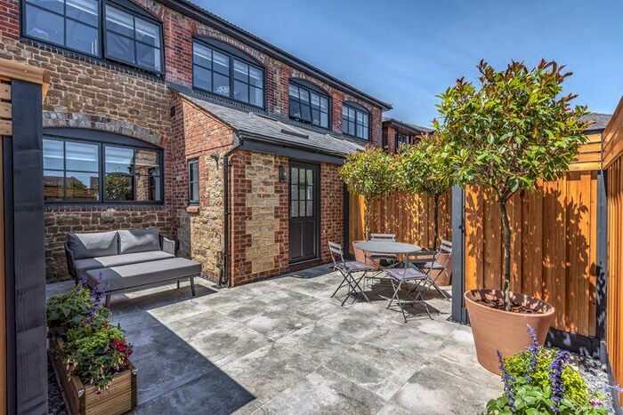 2 Bedroom Maisonette To Rent In Moss Lane, Godalming, GU7