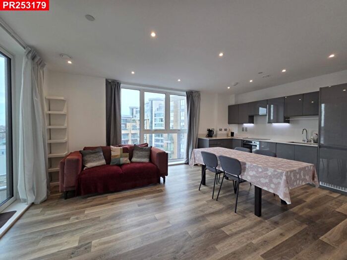 2 Bedroom Flat To Rent In York Road, London, SW11