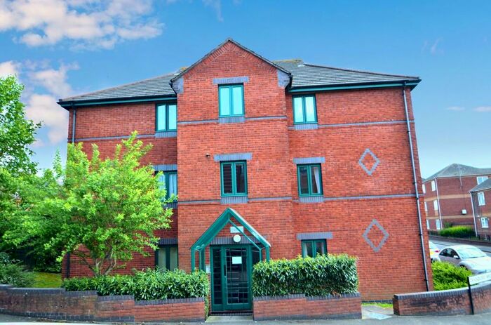 2 Bedroom Flat To Rent In Chandlers Walk, Exeter, EX2