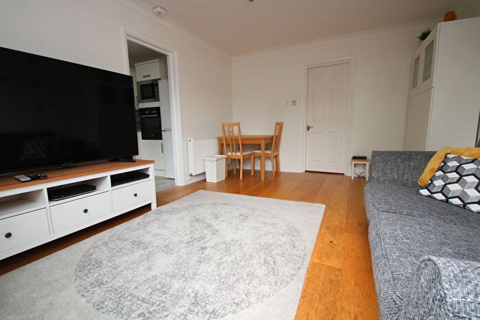 1 Bedroom Flat To Rent In Burdock Close, Croydon, CR0