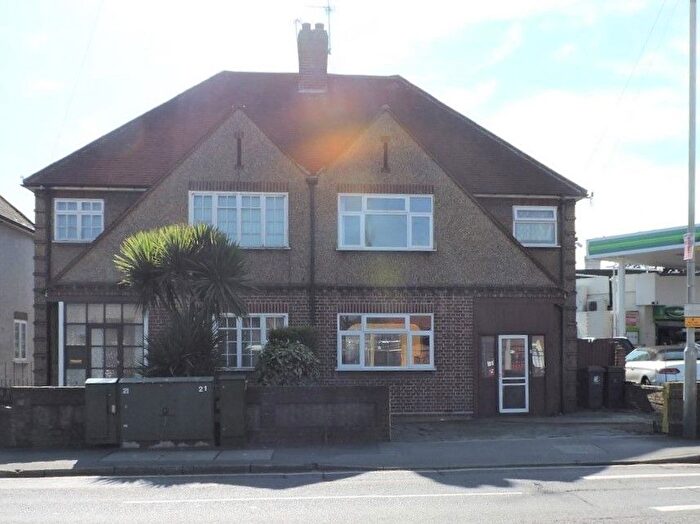 3 Bedroom Semi-Detached House To Rent In Farm Hill Road, Waltham Abey, EN9