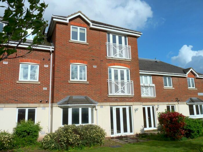 2 Bedroom Flat To Rent In Station Road, Edenbridge, TN8