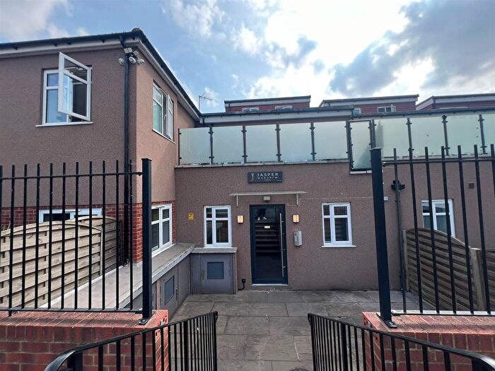 2 Bedroom Flat To Rent In Cazenove Road, London, RM11