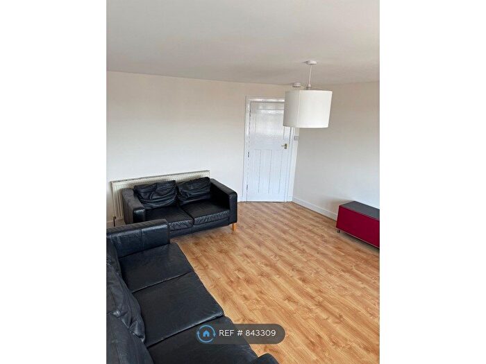 3 Bedroom Flat To Rent In Leigham Hall, London, SW16