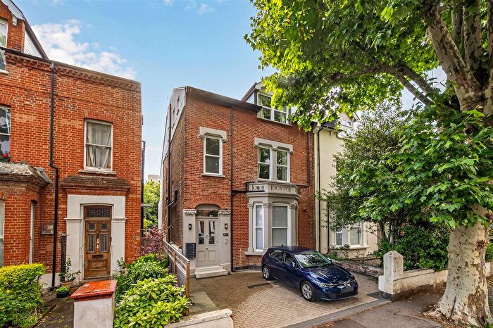 2 Bedroom Flat For Sale In Heathfield Road, Mill Hill Conservation Area, Acton, W3