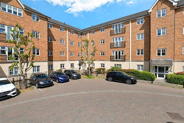 1 Bedroom Flat For Sale In Caspian Way, Purfleet, Essex, RM19