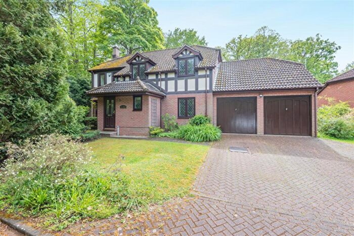 5 Bedroom House For Sale In Burleigh Drive, Maidstone, ME14